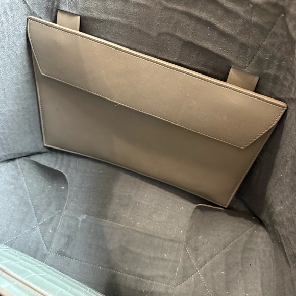 Vince large Croc embossed leather Shoulder Tote - Picture 10 of 10